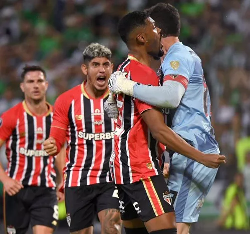 Crespo admite que São Paulo precisa melhorar na Libertadores