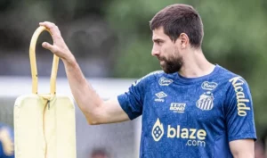 Luan Peres se aproxima de retorno e Santos faz treino tático de olho no Vasco