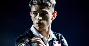 Vasco antecipa receitas de vendas de Orellano e Clayton na Justiça