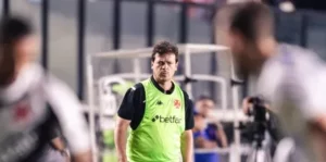 Diniz mantém apoio no Vasco antes de decisão na Copa do Brasil