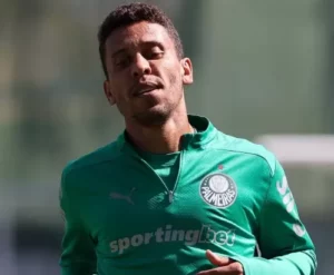 Palmeiras libera lateral ao Grêmio e chega a 18 saídas no ano