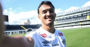 Santos renova Pepê Fermino e fixa multa milionária até 2030