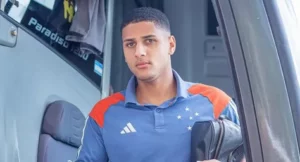 Cruzeiro define futuro de atacante Fernando após retorno à base