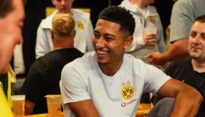 Jobe Bellingham destaca conselho do irmão ao fechar com o Borussia