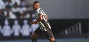 Botafogo aciona protocolo de concussão e Marlon Freitas desfalca