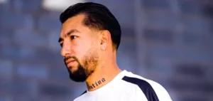 Fluminense espera Luciano Acosta no Rio para fechar contratação