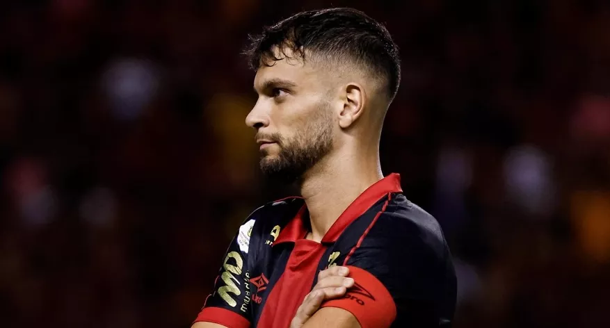 Sport renova com Rafael Thyere até 2026 e zagueiro segue no Leão