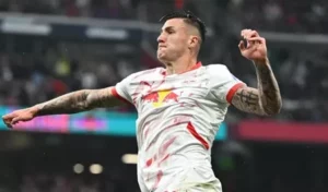 Manchester United fecha com Šeško e supera Newcastle