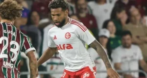 Protesto da torcida do Inter agita Beira-Rio após eliminação