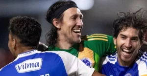 Cássio brilha, Cruzeiro vence CRB e avança na Copa do Brasil