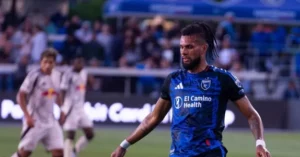 Fortaleza negocia contratação do zagueiro Rodrigues para a Série A