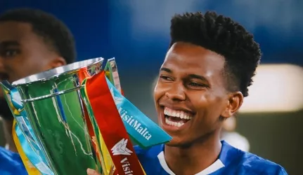 Estêvão brilha na estreia e Chelsea bate Leverkusen com gols brasileiros