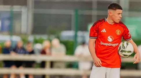 Filho de Rooney estreia no sub-19 do Manchester United aos 15 anos