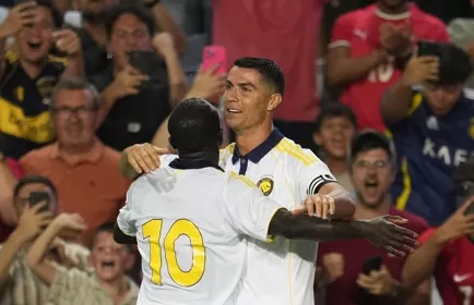 Cristiano Ronaldo brilha com três gols em goleada do Al-Nassr 2 Screenshot 302