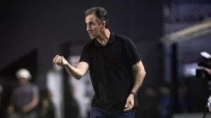 Ceará perde para Palmeiras e Condé questiona VAR na Série A