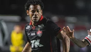 Romarinho revela verdade sobre Corinthians após estreia no Vitória