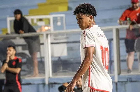 Filho de Kempes brilha em treino do Internacional e marca gol aos 16 anos 2 Screenshot 402