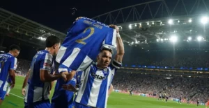 Porto vence, Pepê marca e homenageia Jorge Costa em Portugal