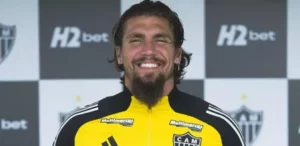 Atlético-MG renova com Lyanco até 2029 e afasta investidas