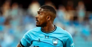 Grêmio atrasa parcelas a Douglas Costa e dívida cresce em 2025