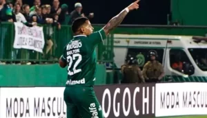 Mailton brilha na Chapecoense e atrai clubes da Série A em 2025