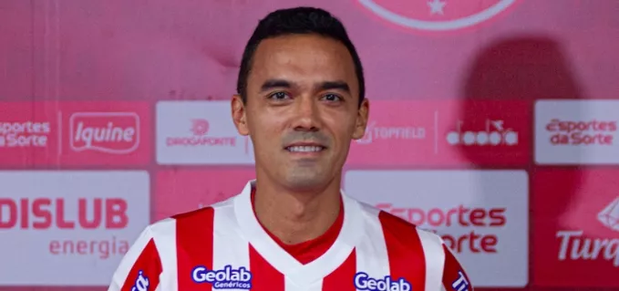 Náutico acerta rescisão de Renato Alves e mira reta final da Série C