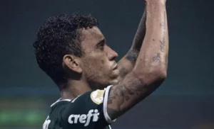 Marcos Rocha chega ao Grêmio e assina até 2026