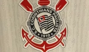 Corinthians inaugura novo terrão para base no Parque São Jorge