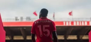 Nottingham Forest anuncia Kalimuendo por R$ 190 milhões