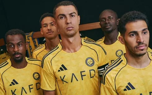 Cristiano Ronaldo e elenco do Al-Nassr exibem nova camisa 2025/2026; veja 2 Screenshot 576
