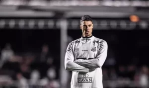 Técnico interino assume Santos enquanto clube busca novo nome