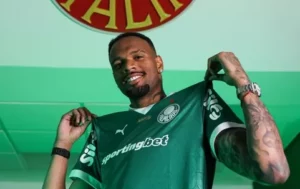 Carlos Miguel é registrado no BID e pode estrear pelo Palmeiras