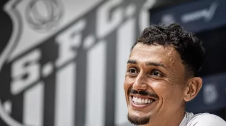 Santos recebe proposta do Japão por Pituca; clube analisa