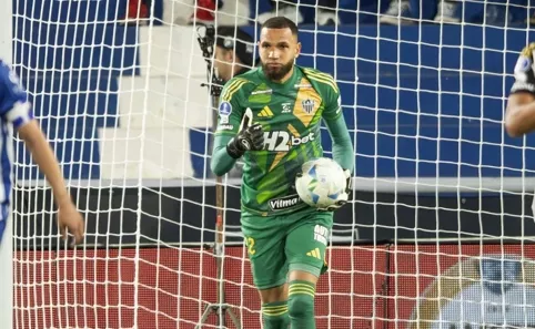 Terço de Everson desaparece durante jogo do Atlético-MG x Godoy Cruz 2 Screenshot 706