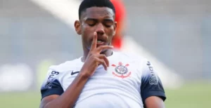 Corinthians renova com André Luiz até 2029 e valoriza joia