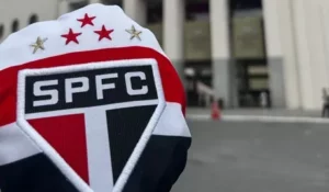 São Paulo fecha elenco após chegada de Tolói e Maílton