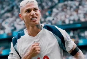 Richarlison brilha e segue titular no Tottenham após vitória