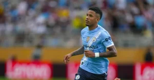 Savinho segue lesionado e vira alvo do Tottenham na Premier League