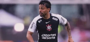 Com desfalques e suspensão de Bidu, Corinthians se prepara para Derby