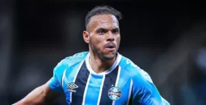 Frustração na Arena: Braithwaite vaiado após empate do Grêmio com Ceará