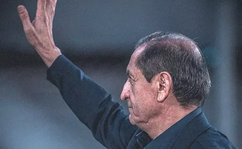 Técnico Ramón Díaz deixa o Olimpia após sete jogos no clube Paraguaio