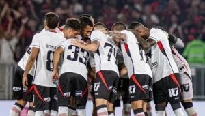 Derrota acende alerta: Vitória precisa se reinventar para escapar do Z-4