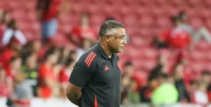 Inter banca Roger, mas pressão aumenta para duelo com Fluminense