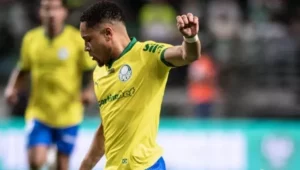 Com boas atuações, Vitor Roque lidera ataque do Palmeiras rumo ao topo