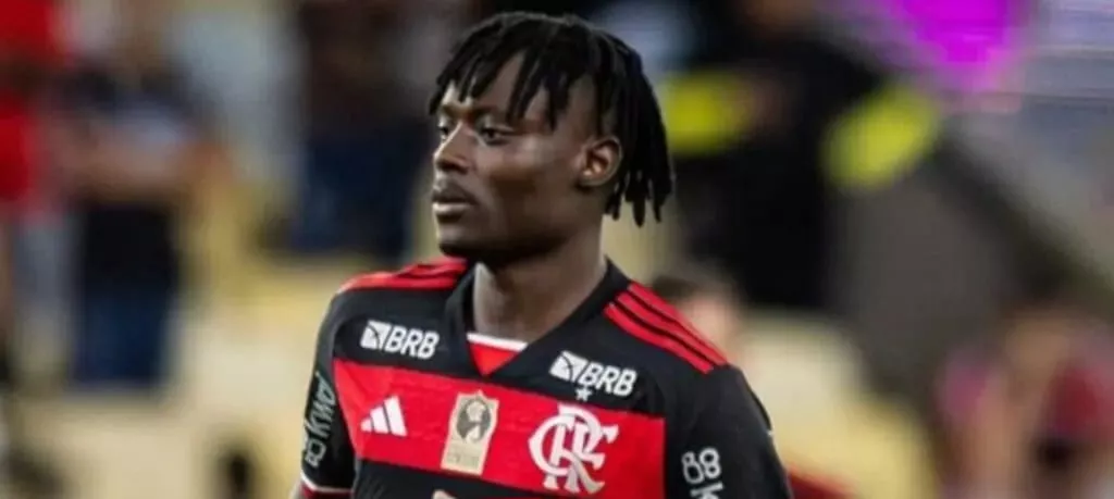 Flamengo libera atacante nigeriano para fechar com clube da Ucrânia