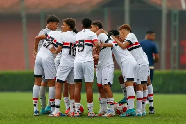 PAULISTA SUB-12 - Corinthians e Palmeiras vencem, São Paulo segue isolado na liderança 2 PAULISTA SUB-12 - Corinthians e Palmeiras vencem, São Paulo segue isolado na liderança (Foto: Divulgação/SPFC)