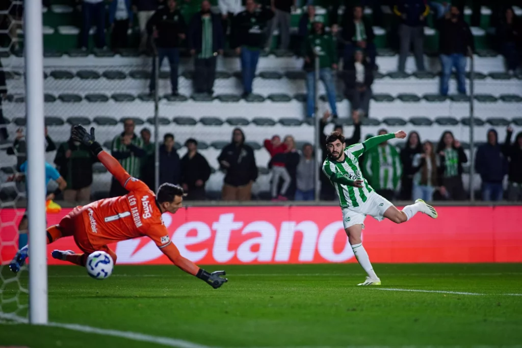Juventude 2 x 0 Vasco - Vitória em jogo direto e reação no Z-4 3 Vitória gaúcha em jogo direto e reação no Z-4 (Foto: Fernando Alves/ECJ)