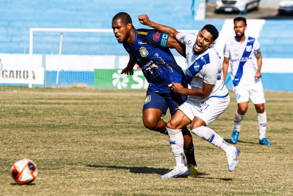 Taubaté 3 x 0 São Caetano - Burro faz bonito em despedida da Copa Paulista 3 Taubate bate Sao Caetano na Copa Paulista 3