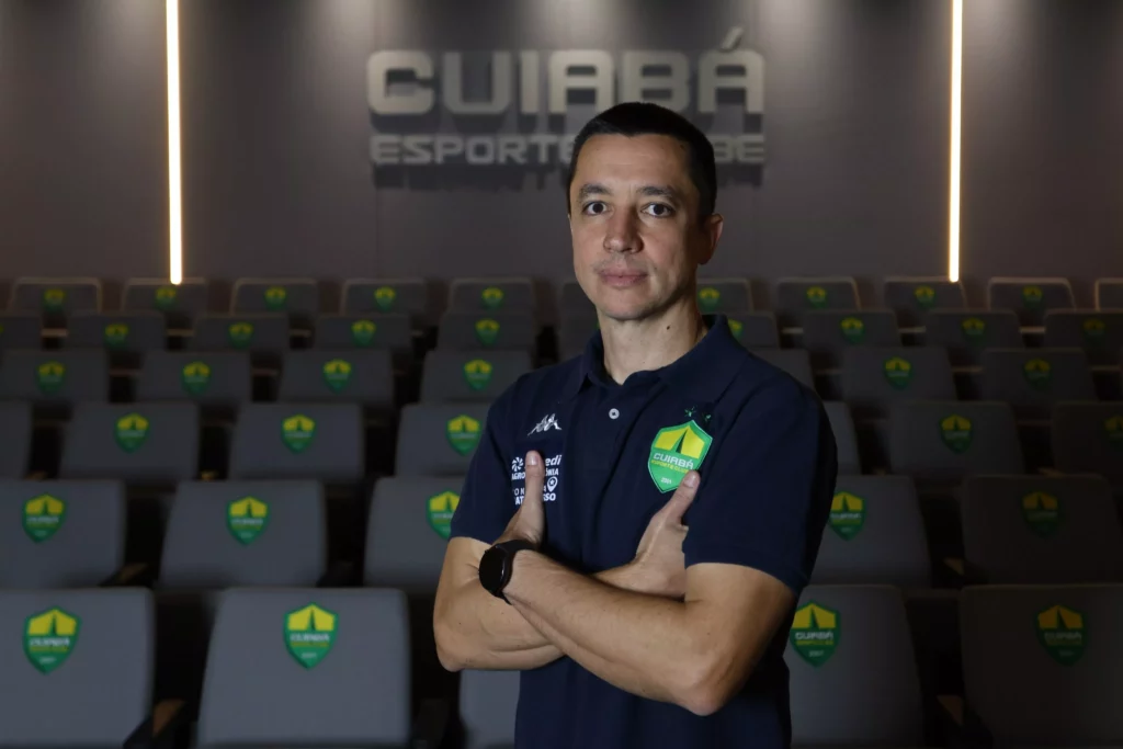 Cuiabá efetiva Eduardo Barros como técnico para o restante da temporada 2 Cuiabá efetiva Eduardo Barros como técnico para o restante da temporada (Foto: Divulgação)