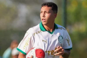 Palmeiras aguarda decisão de joia da base para definir venda a clube europeu
